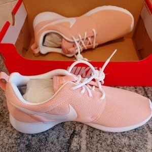 New in Box! Nike Roshe One Women's Size 8. Coral